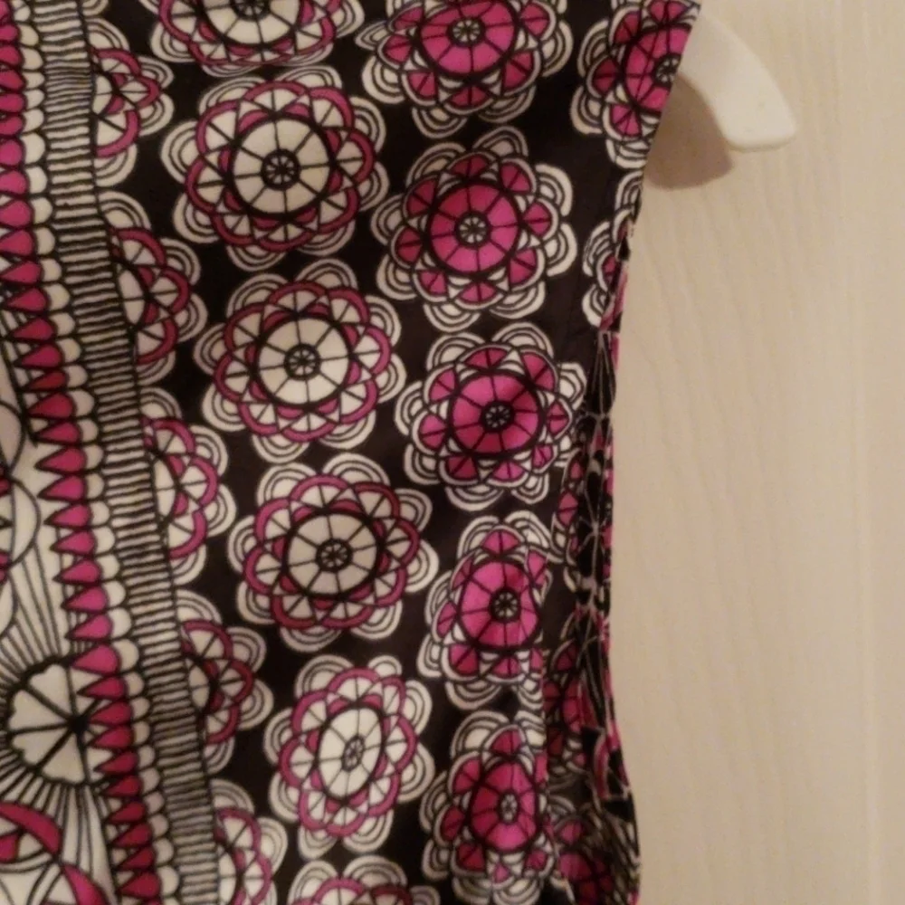 Limited Sleeveless Top - Picture 6 of 7